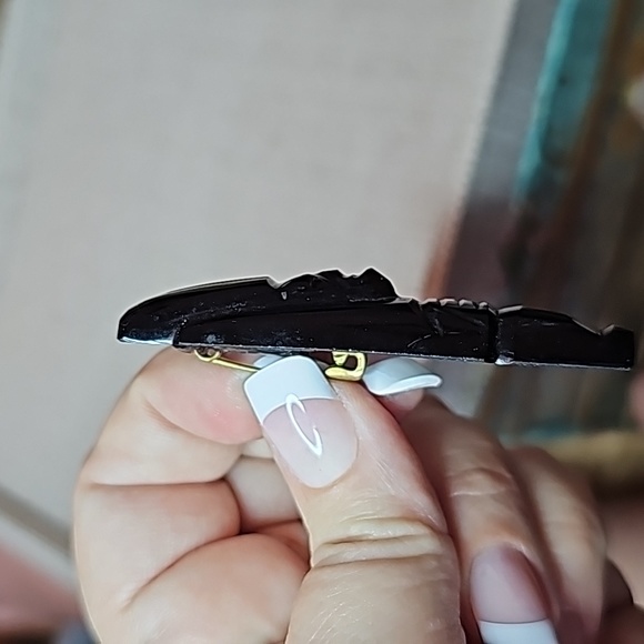 Bakelite Warrior Carved Brooch - Picture 4 of 5